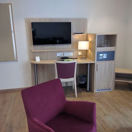 Zur-borke Hotel 3*